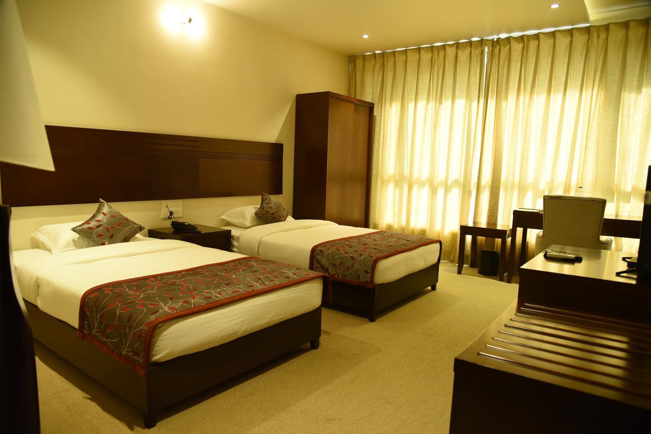 Viz Park Hotel Ананд Экстерьер фото